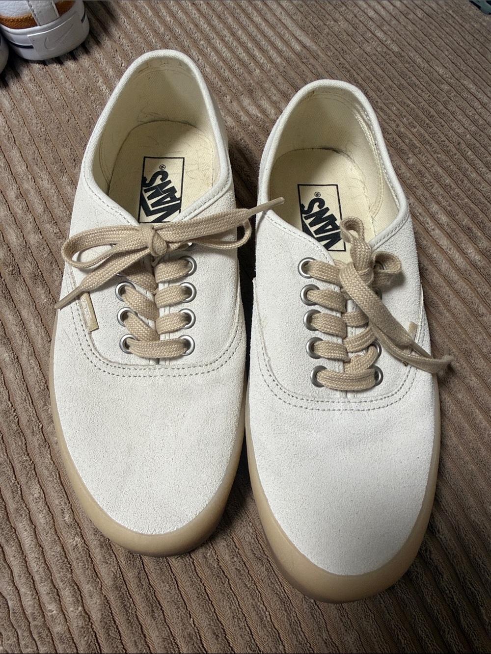 Vans Men’s Low-Top Sneakers in Cream and Tan